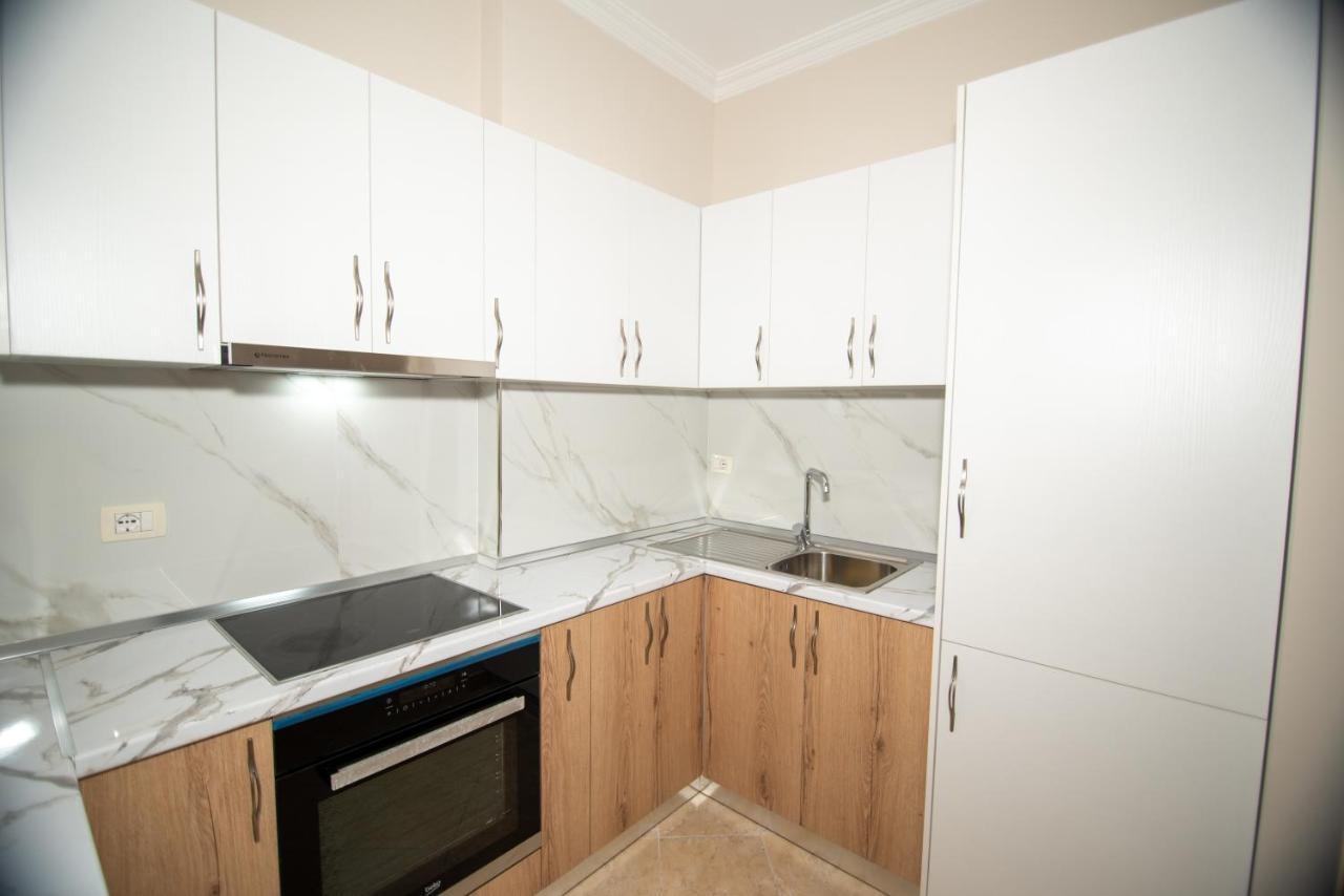 Ami Apartament فلورا المظهر الخارجي الصورة