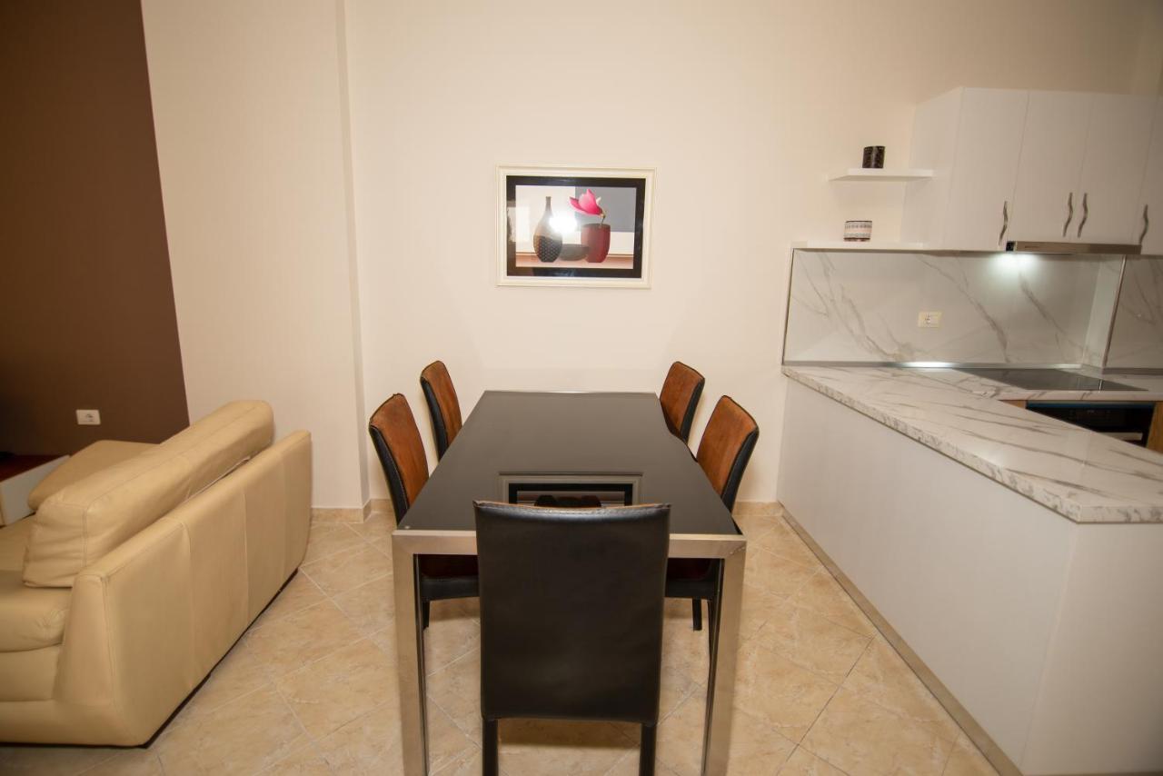 Ami Apartament فلورا المظهر الخارجي الصورة
