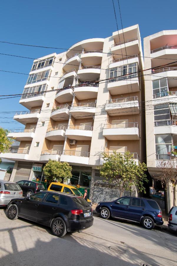 Ami Apartament فلورا المظهر الخارجي الصورة