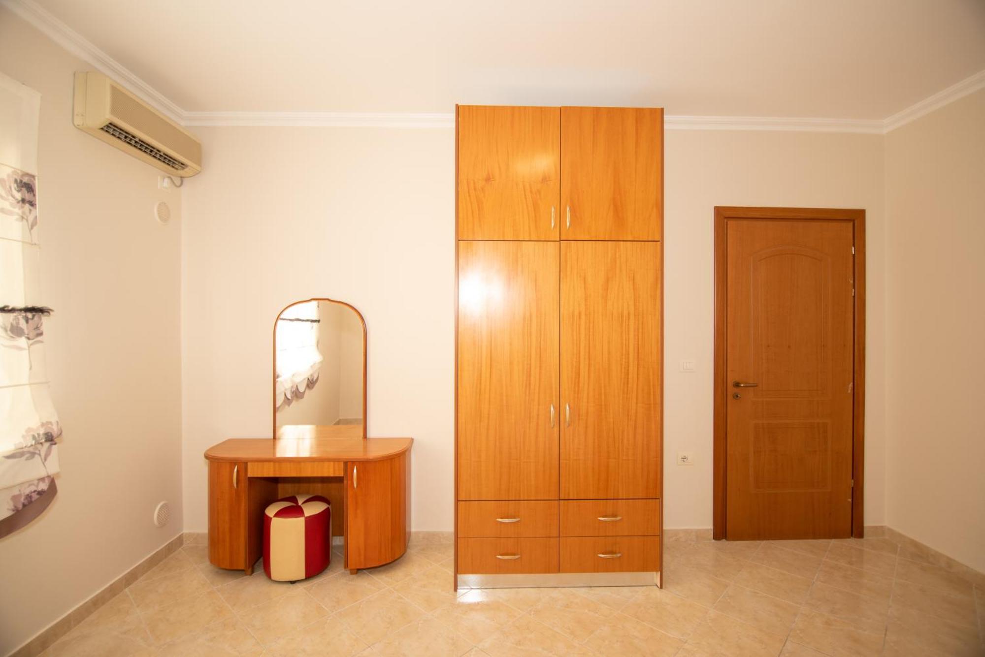 Ami Apartament فلورا المظهر الخارجي الصورة