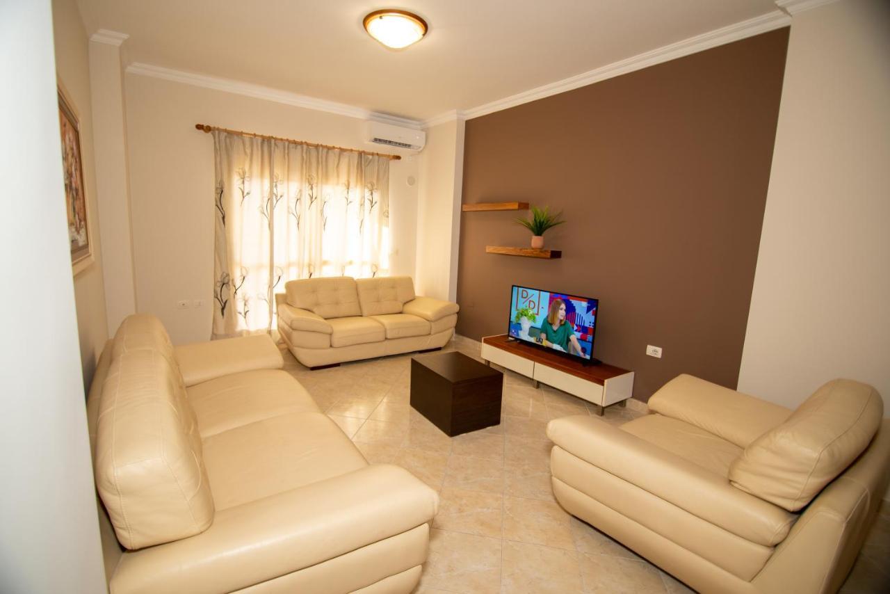 Ami Apartament فلورا المظهر الخارجي الصورة
