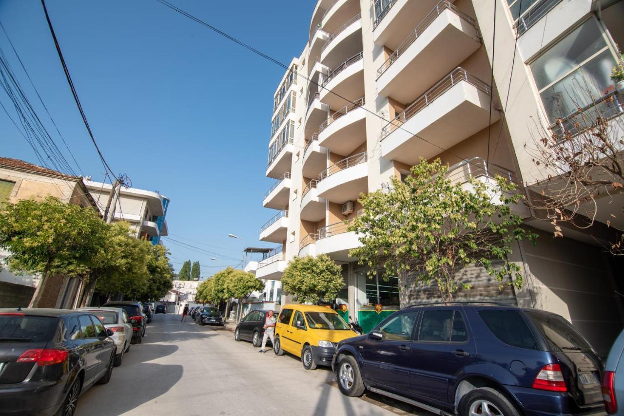 Ami Apartament فلورا المظهر الخارجي الصورة