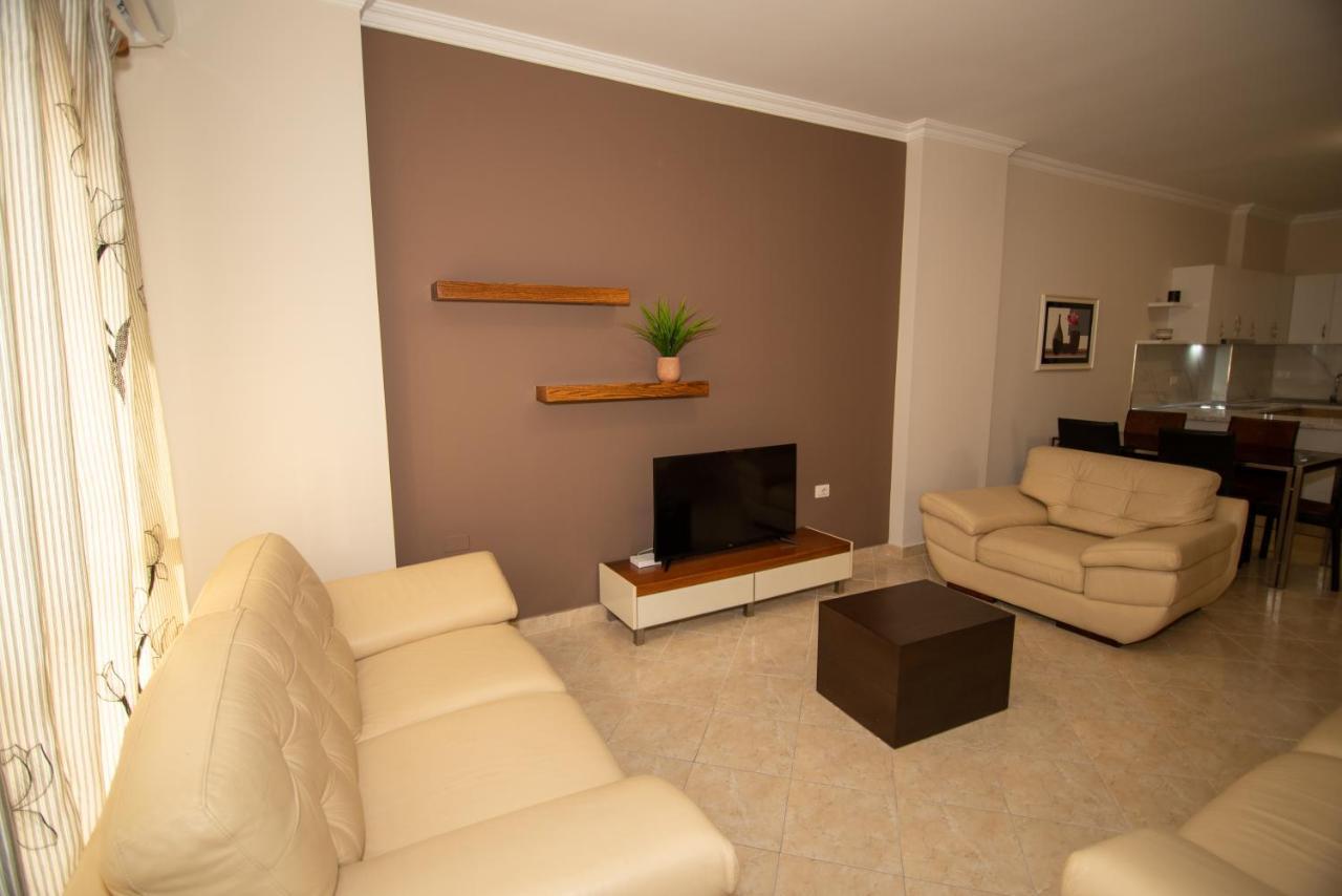 Ami Apartament فلورا المظهر الخارجي الصورة