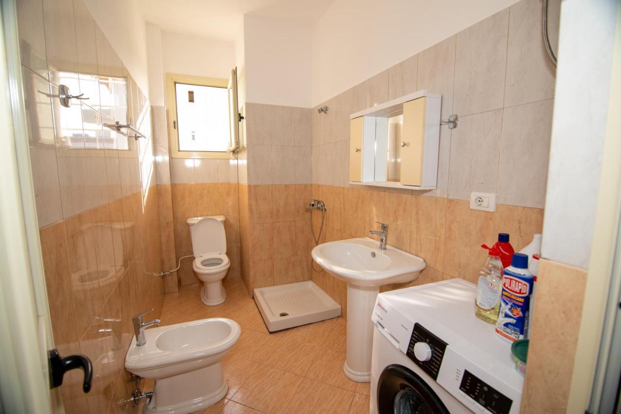 Ami Apartament فلورا المظهر الخارجي الصورة