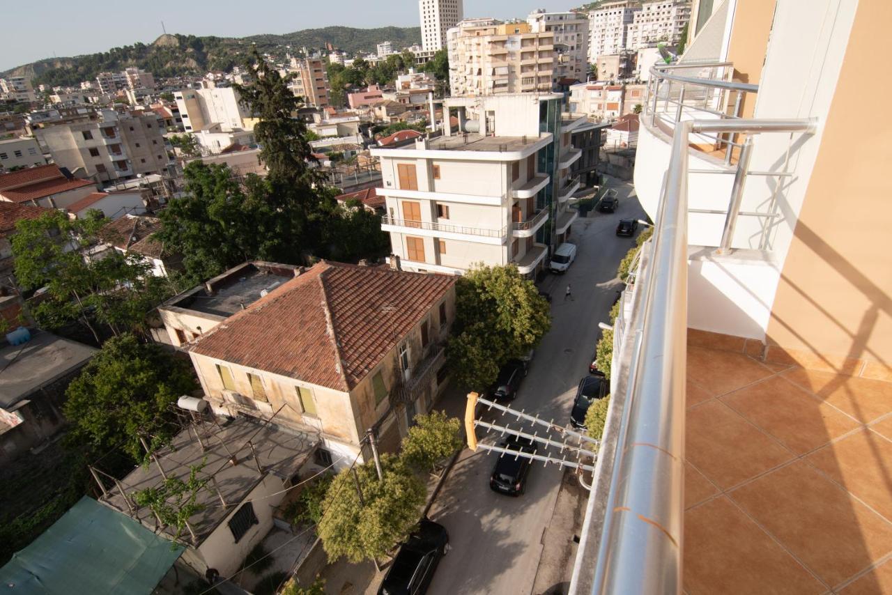 Ami Apartament فلورا المظهر الخارجي الصورة
