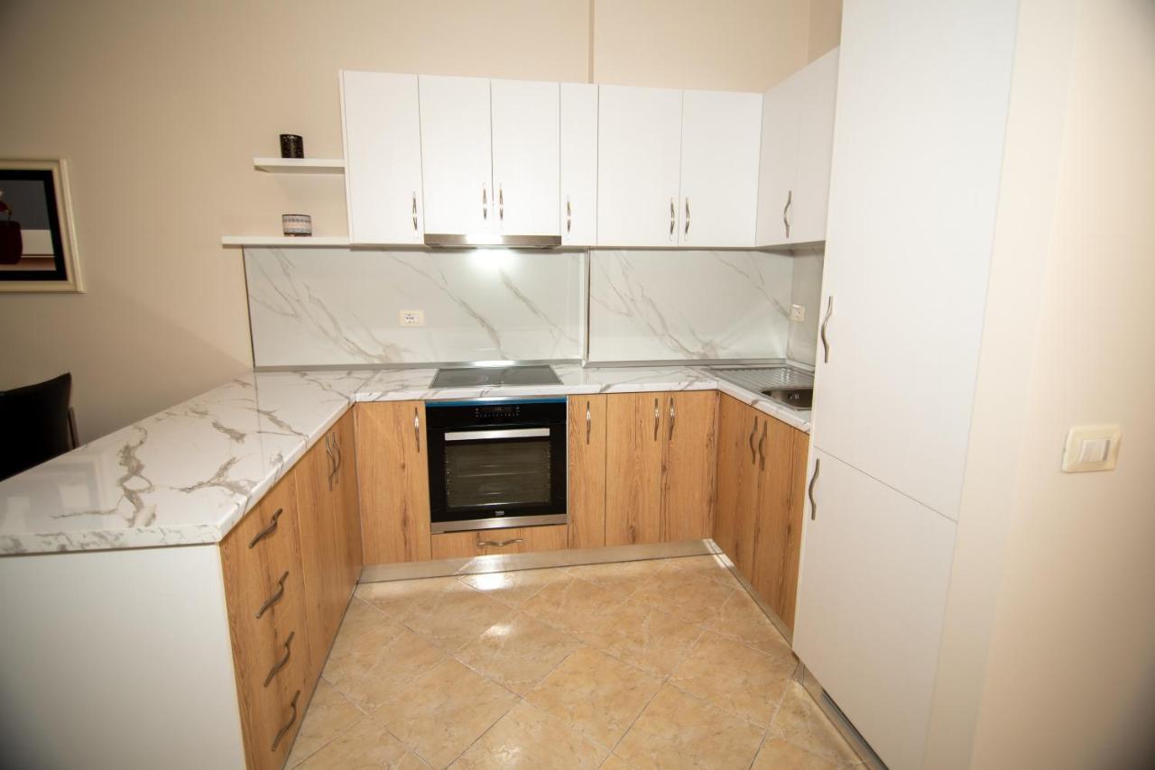 Ami Apartament فلورا المظهر الخارجي الصورة