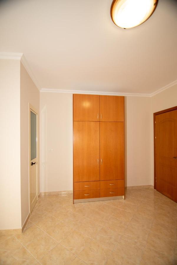 Ami Apartament فلورا المظهر الخارجي الصورة